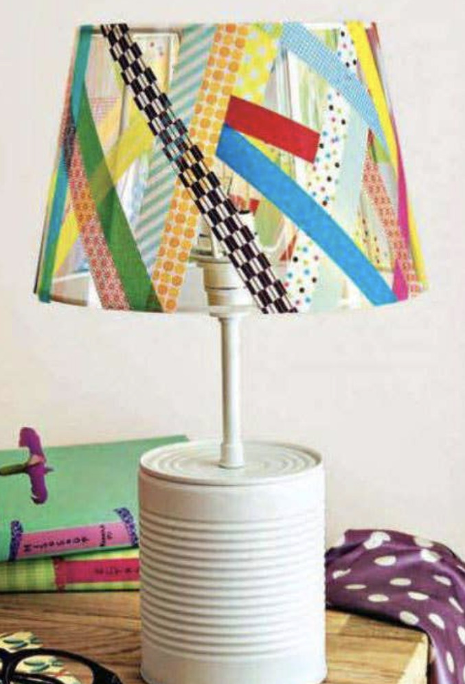 Padrões feitos com fita washi colorida numa parede