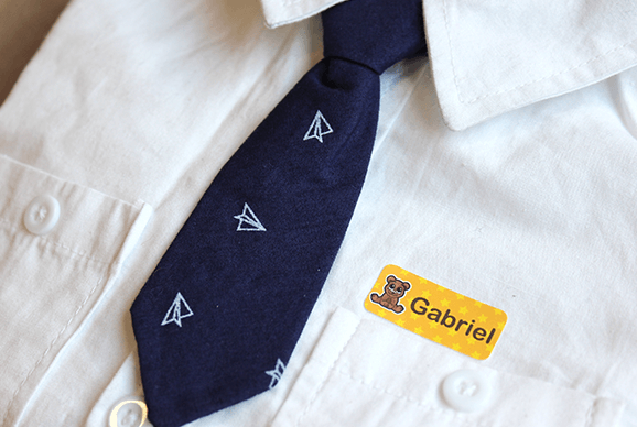 Uniforme escolar com etiquetas termocolantes My Nametags